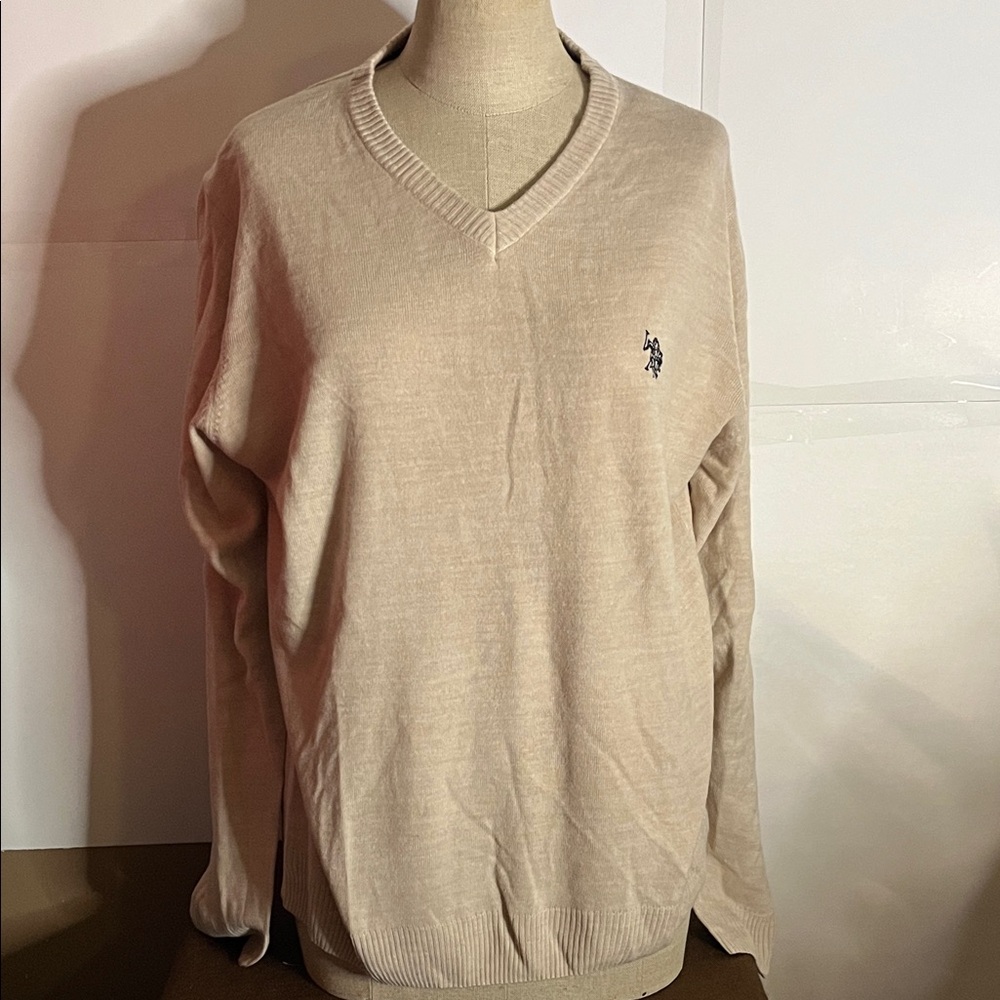 😄U.S. Polo Assn light tan sweater crest soft medium